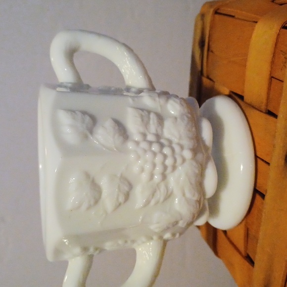 Vintage Westmoreland Sugar and Creamer Set - Picture 3 of 7